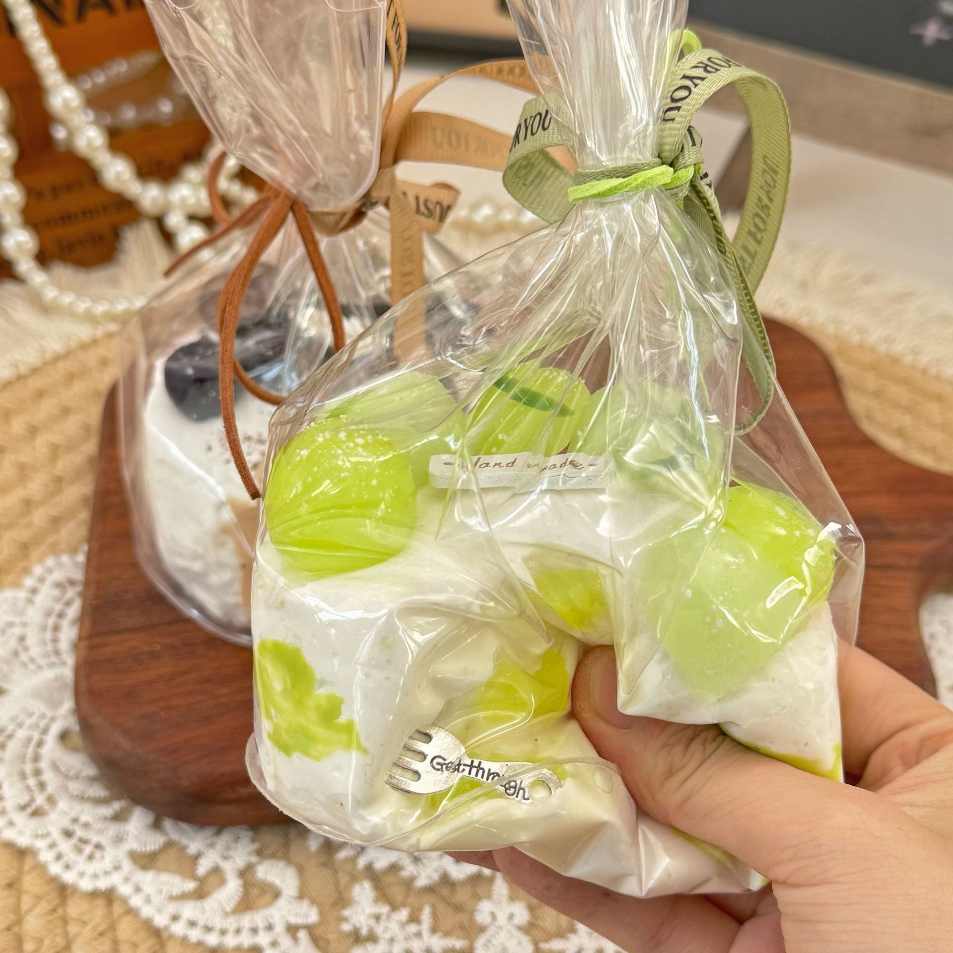 Flow heart cake cream mud dry bar mud kneading music feeling food grade silicone children's toy decompression kneading music toy